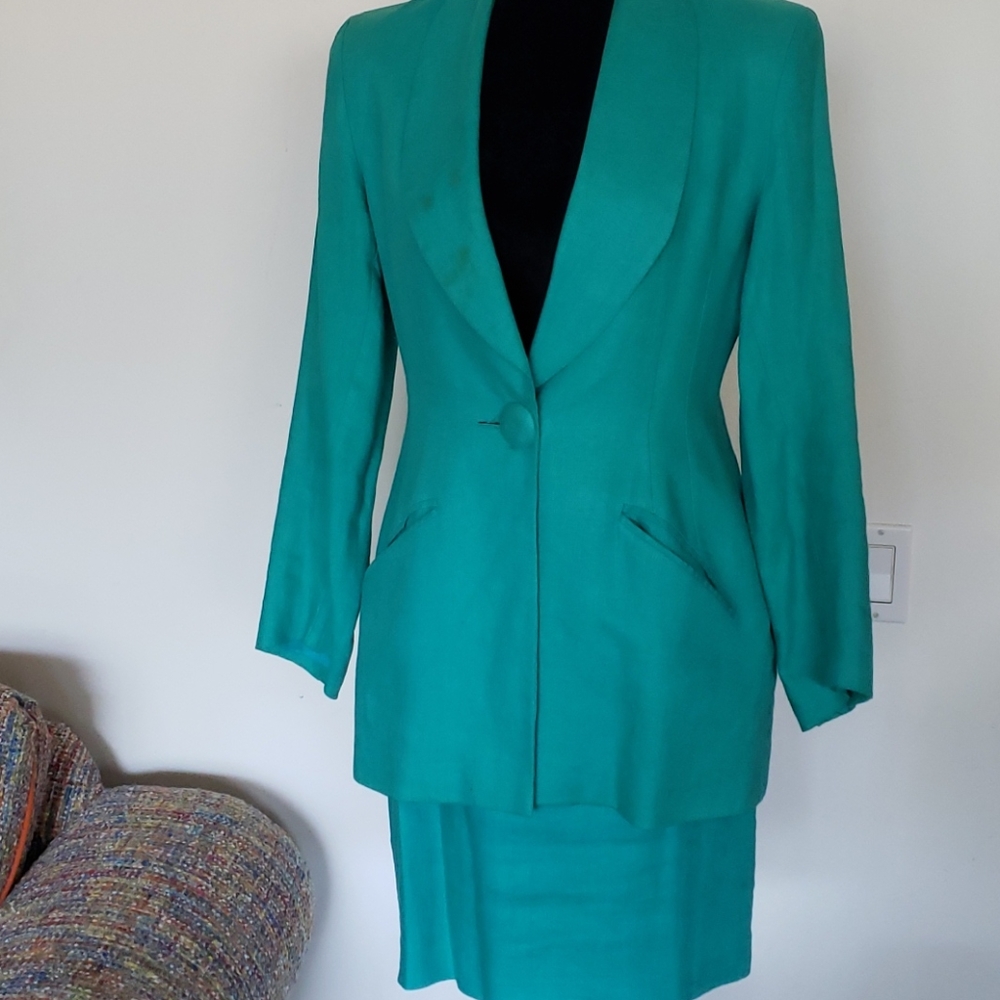 Jade linen suit